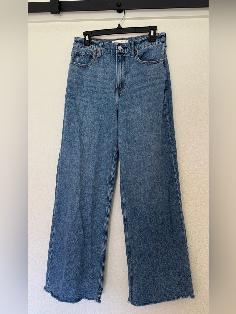 Abercrombie & Fitch Straight-Leg Women's Jeans in Blue